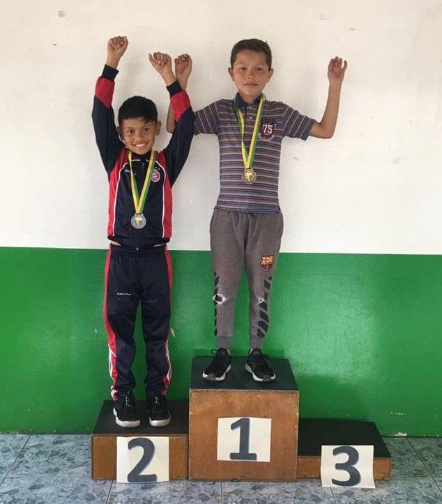 TENIS ESCOLAR23