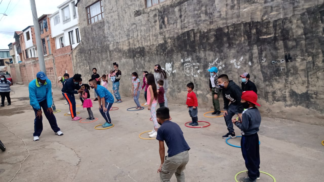 ENTRE RISAS JUEGOS Y SALTOS 26