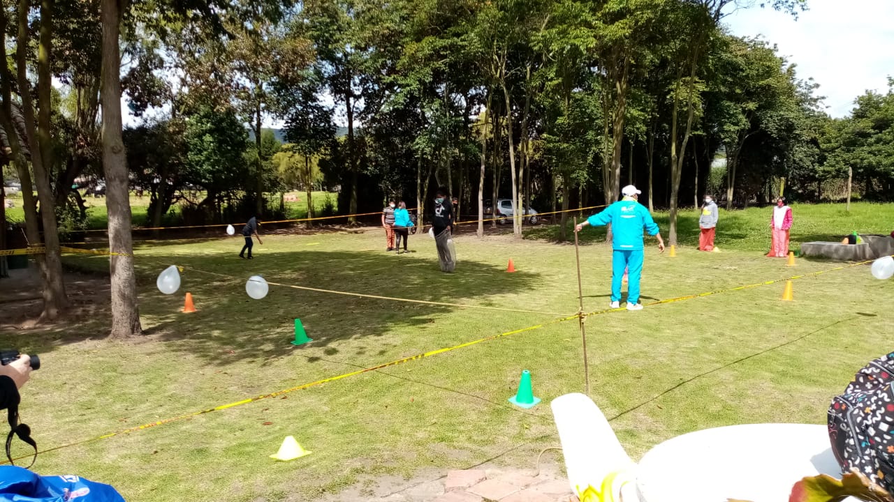 ENTRE RISAS JUEGOS Y SALTOS 37