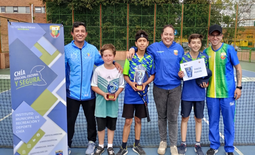 07 de Noviembre Tenis de Campo